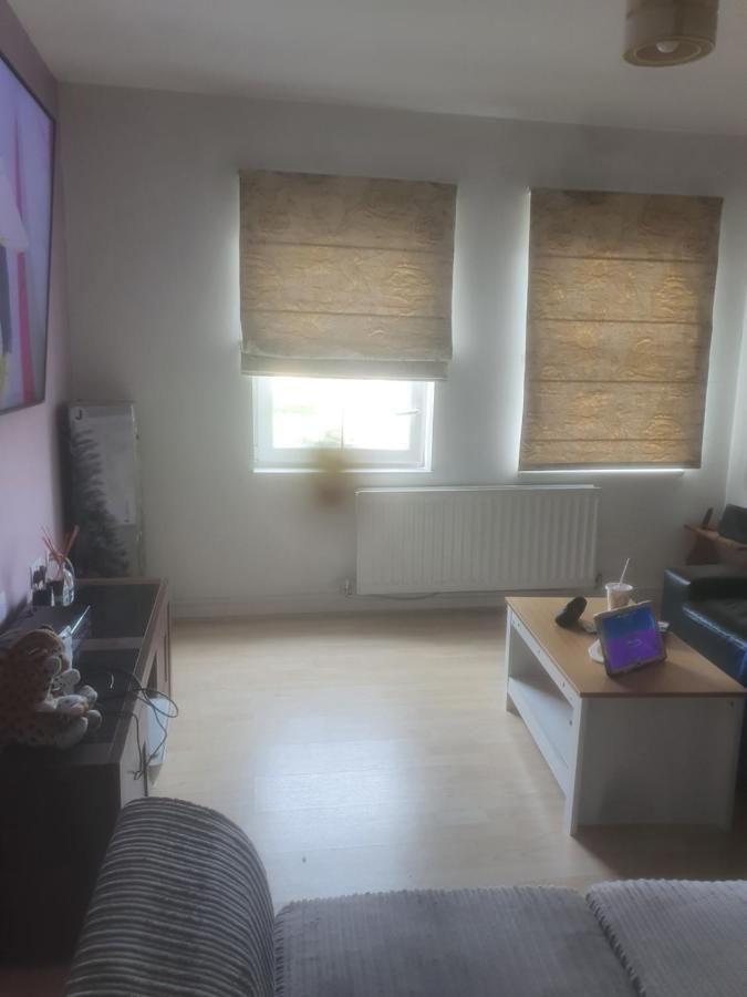 לונדון Nice 2 Bed Apartment מראה חיצוני תמונה
